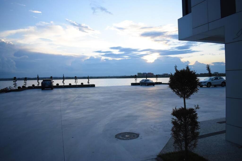Apartment By The Lake With A View Mamaia Dış mekan fotoğraf